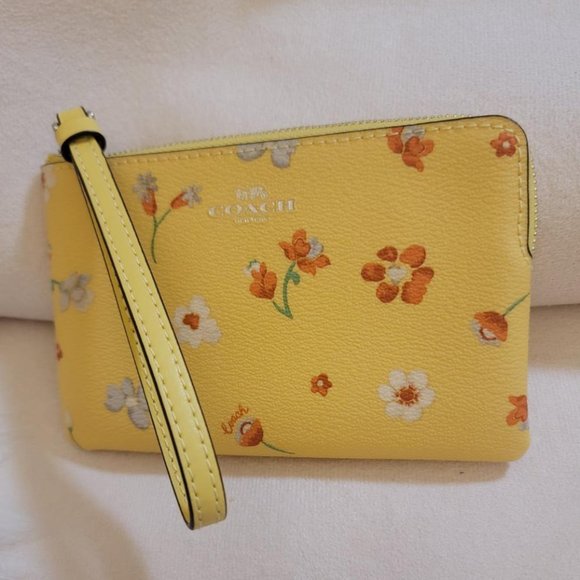 Coach Handbags - 🌷Coach Corner Zip Yellow Wristlet, NWT